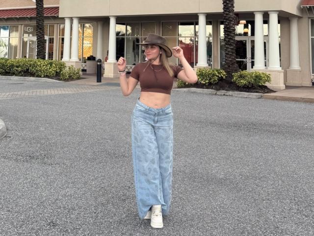 ArianaLu - פורנו בשידור חי ומצלמת סקס - 26232513