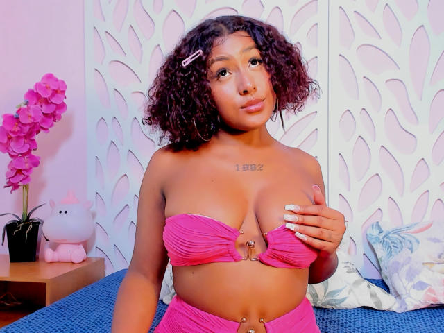 AmberQueeny - Live porn &amp; sex cam - 26238261