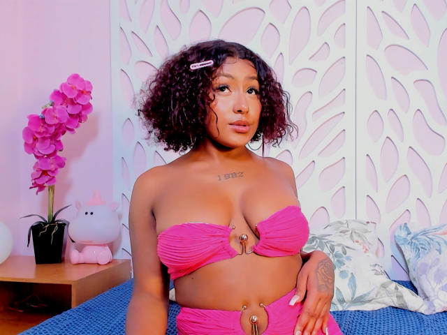 AmberQueeny - Live porn &amp; sex cam - 26238269