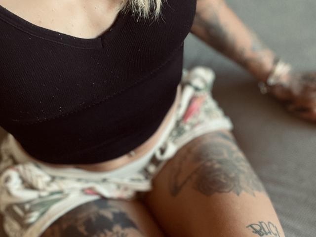 DaneeSoHot - Live porn &amp; sex cam - 26263297