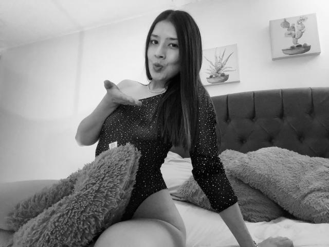 EmmaLombardi - 라이브 포르노 &amp; 섹스 캠 - 26275513