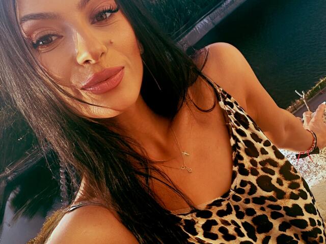 KinkyAmelie - Live Sex Cam - 26296177