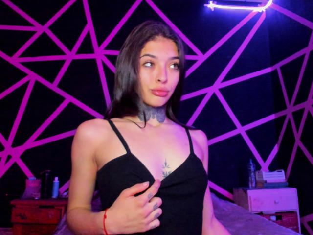 KatieSantana - Live Sex Cam - 26311581