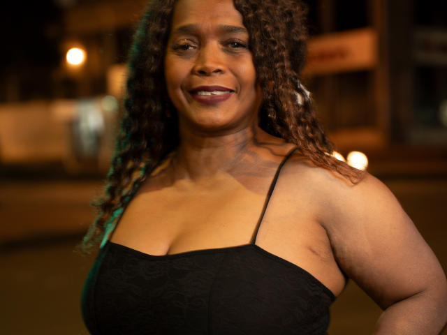 AinaEbonyQueen - Live porn &amp; sex cam - 26313581