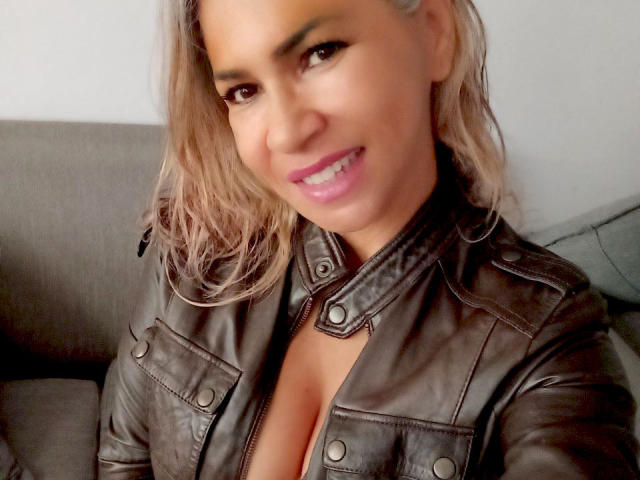 BrigiteWalsh - ライブポルノ&amp;セックスカム - 26322645