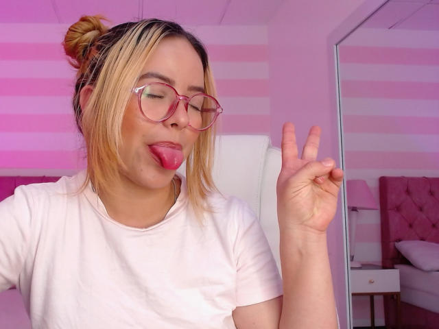 AshleyCampbell - Live porn &amp; sex cam - 26336309