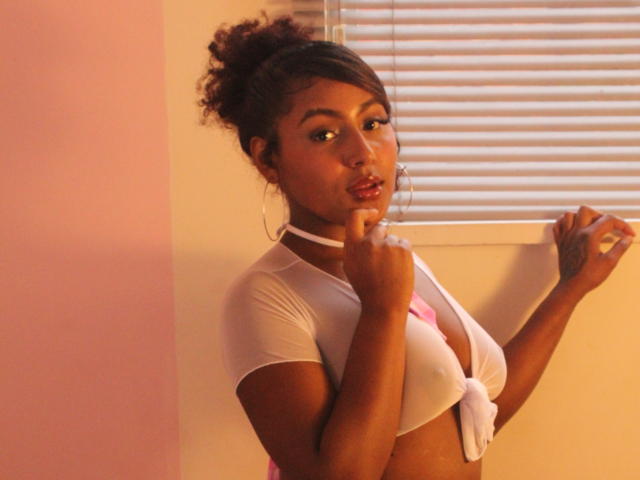 AmberQueeny - Live sex cam - 26348457