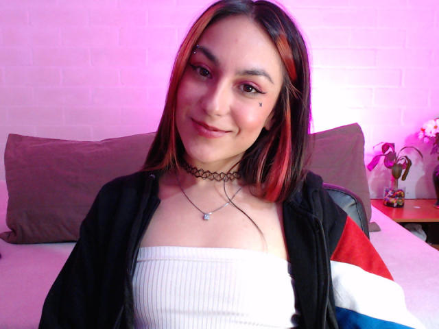AmyStreetwise69 - Live porn &amp; sex cam - 26351649