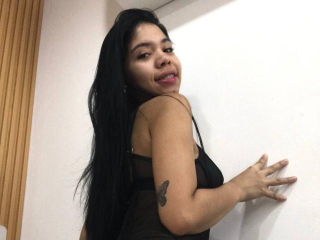 EmaGarces - Live Sex Cam - 26377837