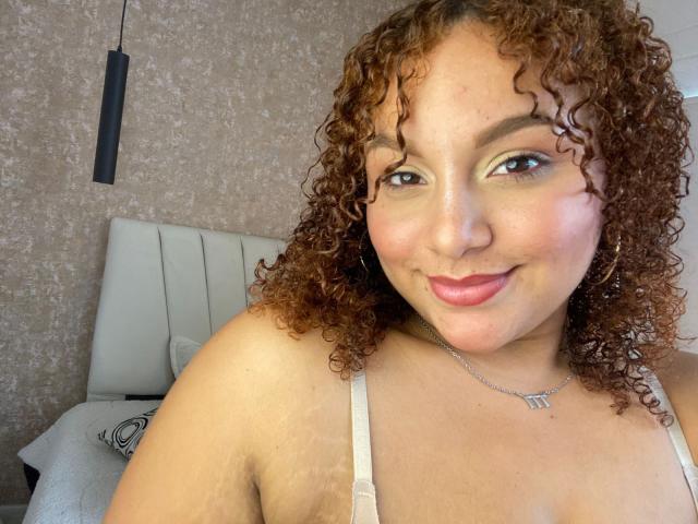 YeraCarey - Live Sex Cam - 26388021