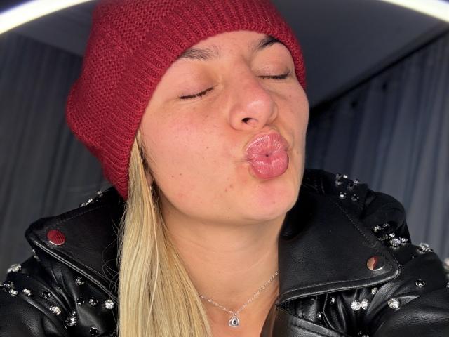 AtheneaRossi - Live porn &amp; sex cam - 26388125