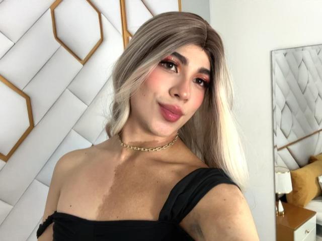 LiaColin - Live Sex Cam - 26394337