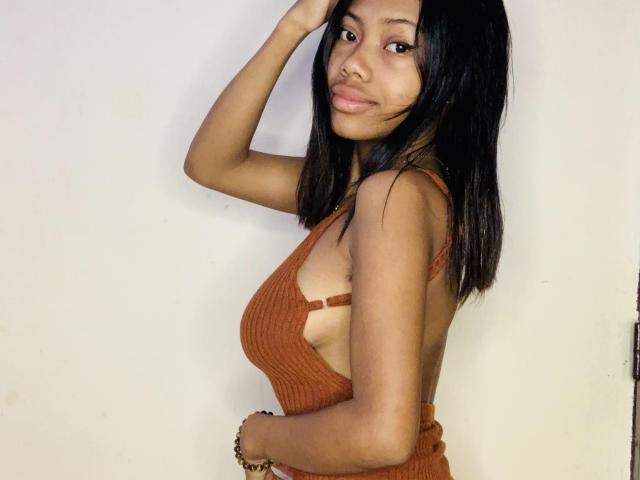 LindaSanchezL - сексуальная веб-камера в реальном времени - 26407373