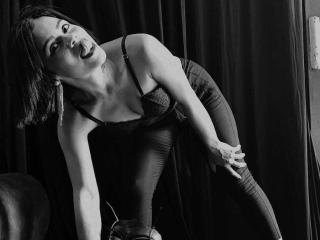 MiaMartin69 - Live porn &amp; sex cam - 26421757