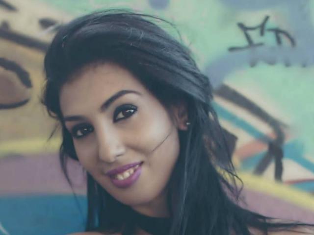 BrunetteBabe69 - Chat cam sexy with a muscular build Young and sexy lady 