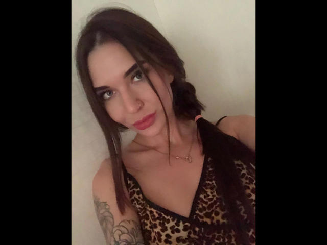 sweetlessie-hot - Sexe cam en vivo - 26436893
