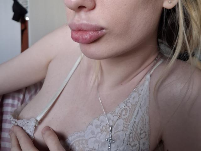 ElzaKomx - Live porn &amp; sex cam - 26440173