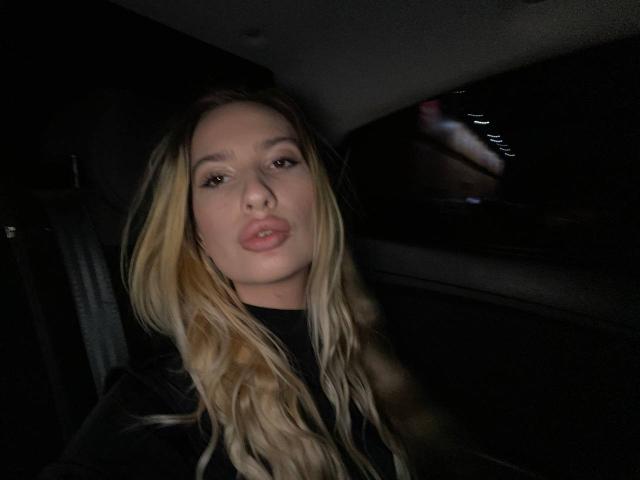 ElzaKomx - Live sex cam - 26440369