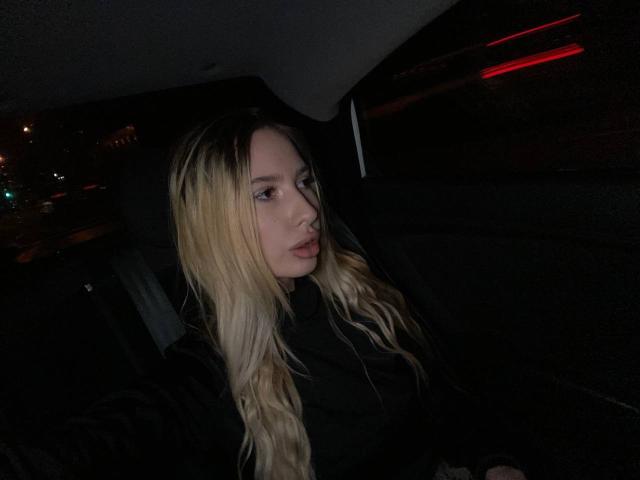 ElzaKomx - Live porn &amp; sex cam - 26440385