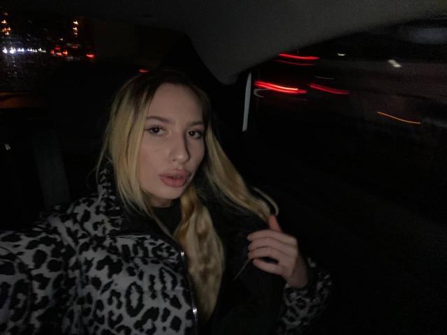 ElzaKomx - сексуальная веб-камера в реальном времени - 26440393