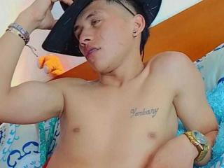 DanielTaylor - Live porn &amp; sex cam - 26457437