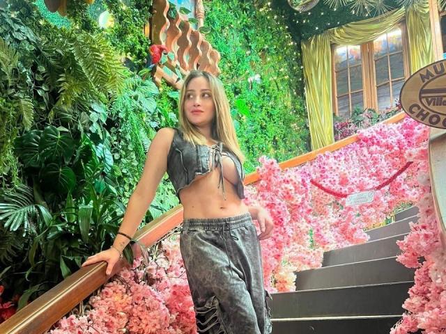 ArianaLu - ライブポルノ&amp;セックスカム - 26481969