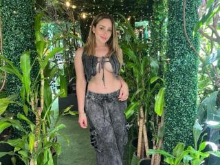 ArianaLu - Live porn &amp; sex cam - 26481989