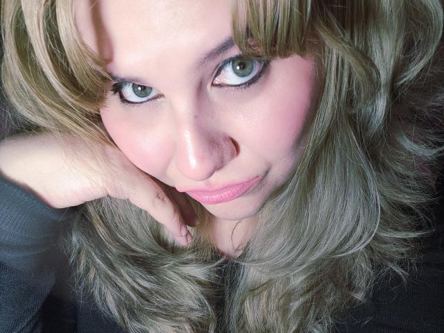 Akkanee - פורנו בשידור חי ומצלמת סקס - 26492941