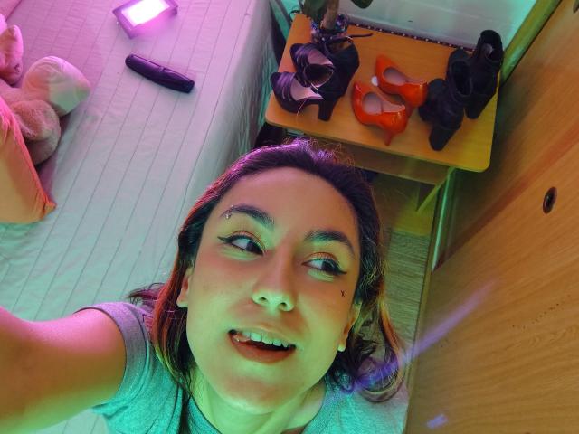 AmyStreetwise69 - Live sex cam - 26493637