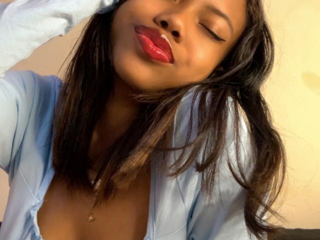 LindaSanchezL - Live porn &amp; sex cam - 26494657