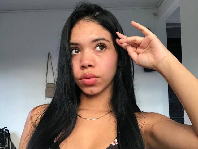 EmaGarces - פורנו בשידור חי ומצלמת סקס - 26500953