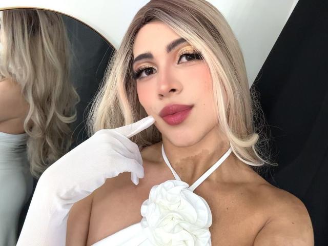LiaColin - Live sex cam - 26519381