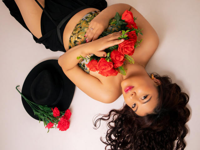 NoemiThornee - Live porn &amp; sex cam - 26525800