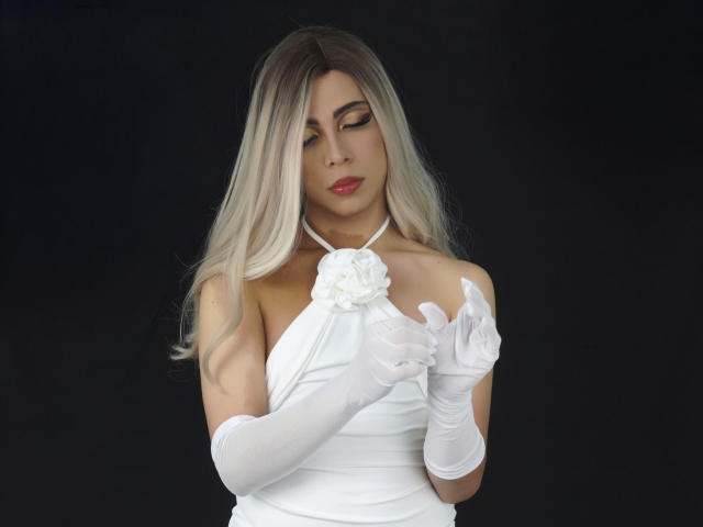 LiaColin - Live Sex Cam - 26542212