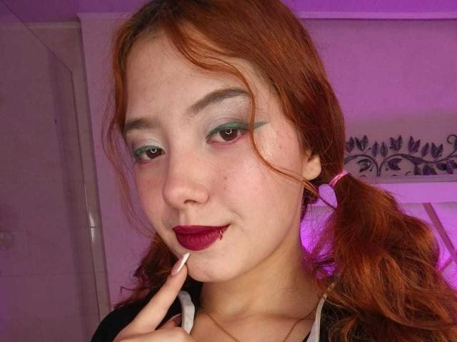 EmmaThomsonn - פורנו בשידור חי ומצלמת סקס - 26542876