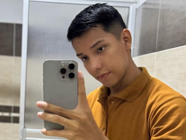 EdwinBlaze - Camera khiêu dâm &amp; quyến rũ trực tiếp - 26562478