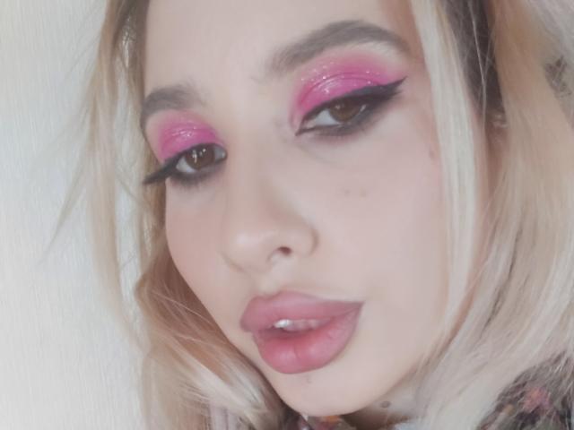 ElzaKomx - Live sex cam - 26566054