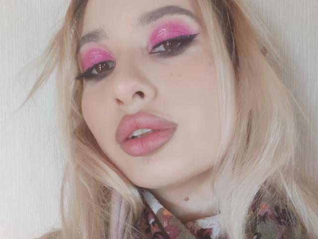 ElzaKomx - Live sex cam - 26566094