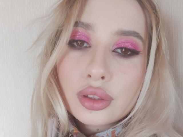 ElzaKomx - Live sex cam - 26566098