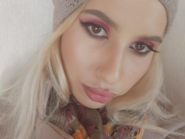 ElzaKomx - Live porn &amp; sex cam - 26566102