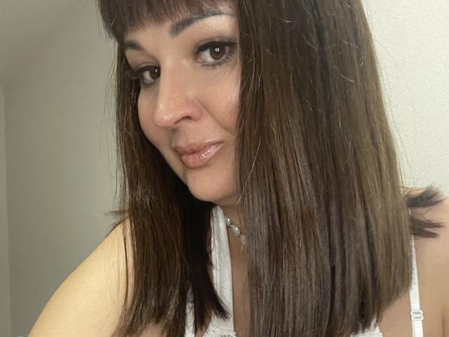 AlinaMilf - Live porn &amp; sex cam - 26577274