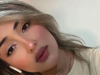 MaeCollins - Live sex cam - 26604190
