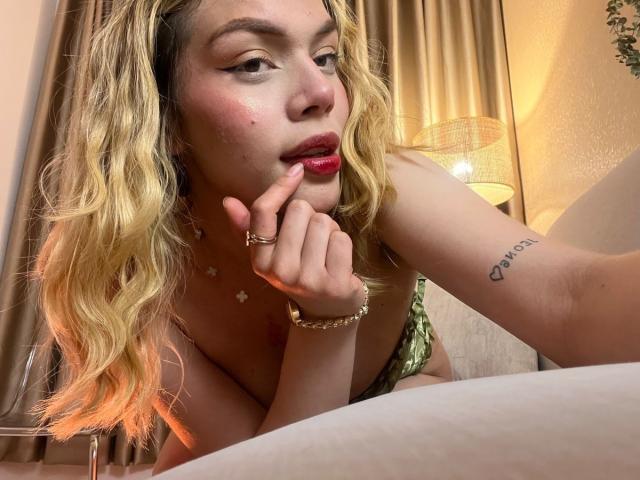 EmmaRiveraa - Live porn &amp; sex cam - 26626918