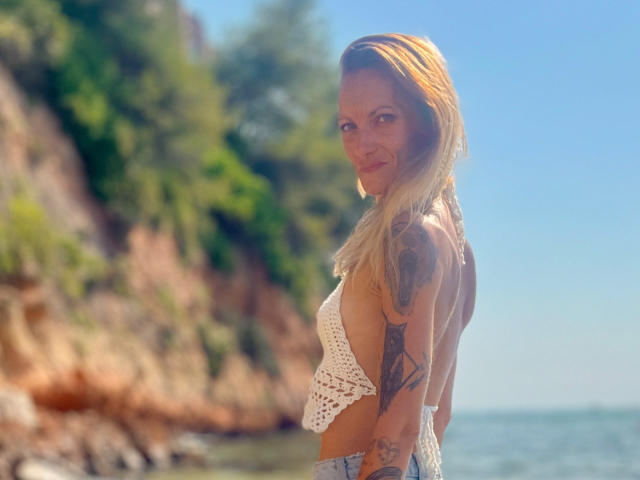 DaneeSoHot - Live porn &amp;amp; sex cam - 26633722