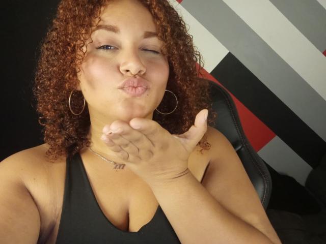 YeraCarey - Live Sex Cam - 26634386
