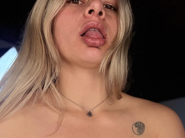 AtheneaRossi - Live porn &amp; sex cam - 26637486