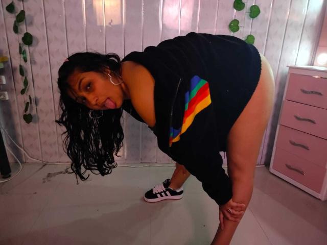 RoxanneSensual - Live sex cam - 26650654