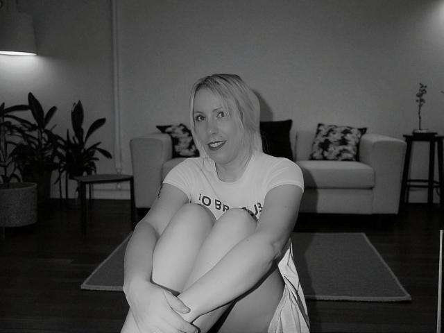 ArchAngelTheFrancaise - Live porn &amp; sex cam - 26658582