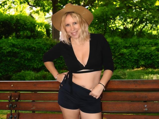 ArchAngelTheFrancaise - Live porn &amp; sex cam - 26658622