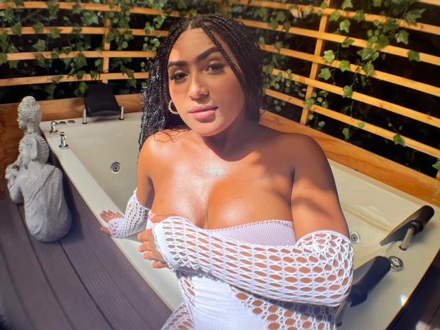 AmberQueeny - Live sex cam - 26693029